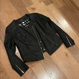 Elegant Black Leather Jacket with Gold Zippers